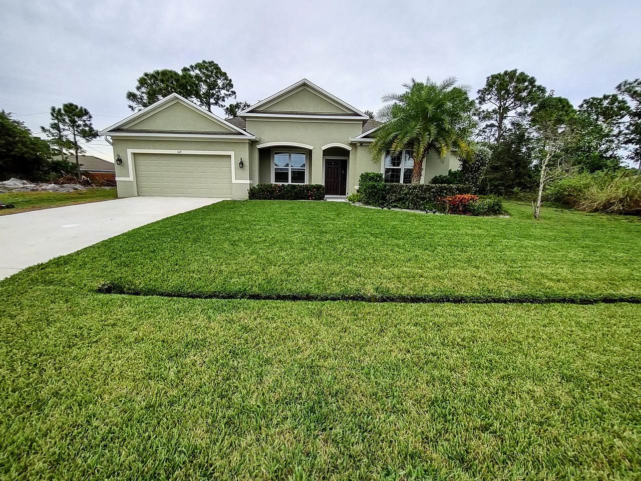 1619 Daysland Avenue - Photo 1