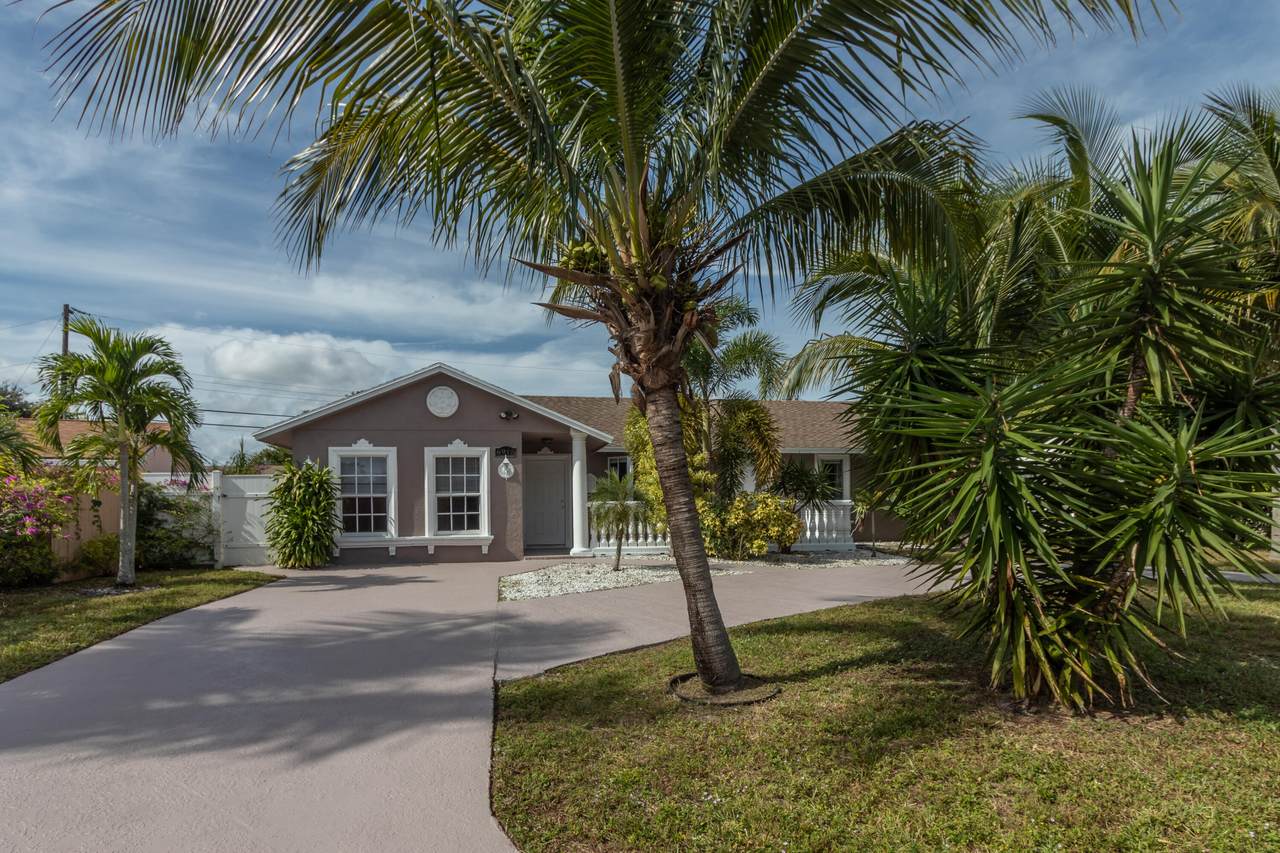 6915 Westview Drive - Photo 1