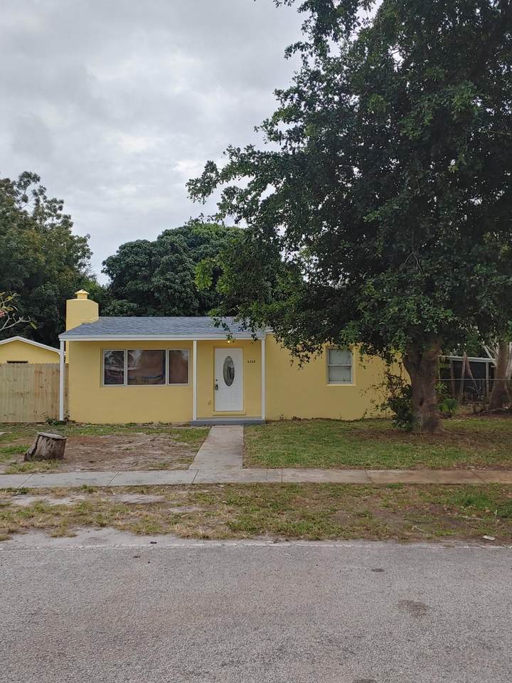 2368 Seminole Boulevard - Photo 1
