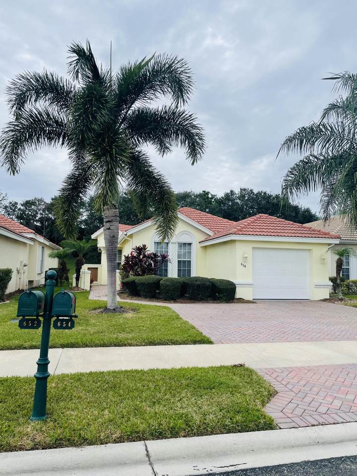 654 Treasure Cove - Photo 1