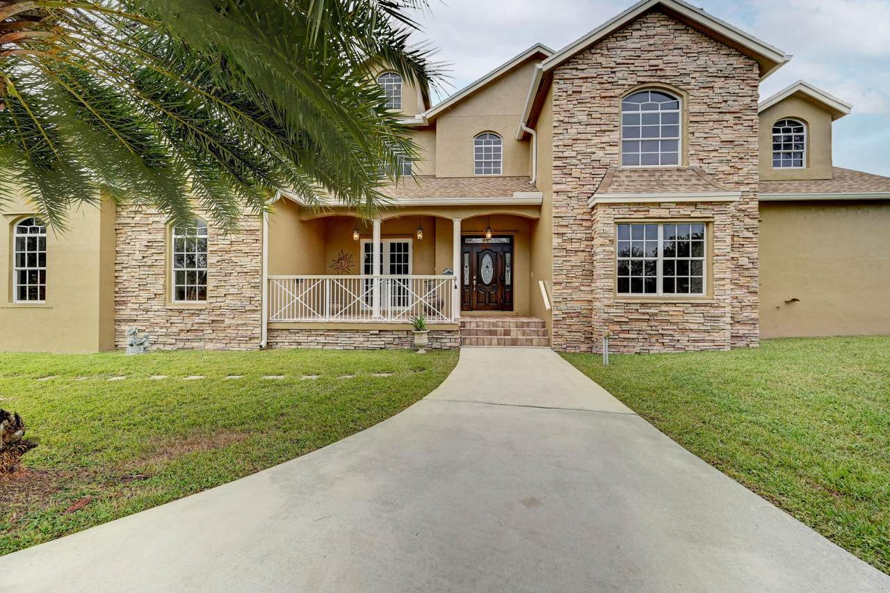 2203 Prarieview Drive - Photo 1