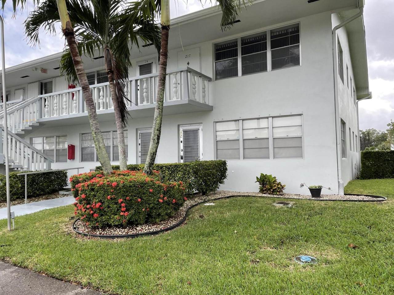207 Windsor J - Photo 1