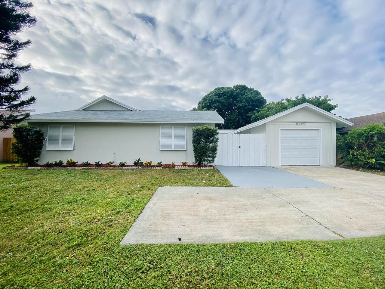 10304 Oliver Lane - Photo 1