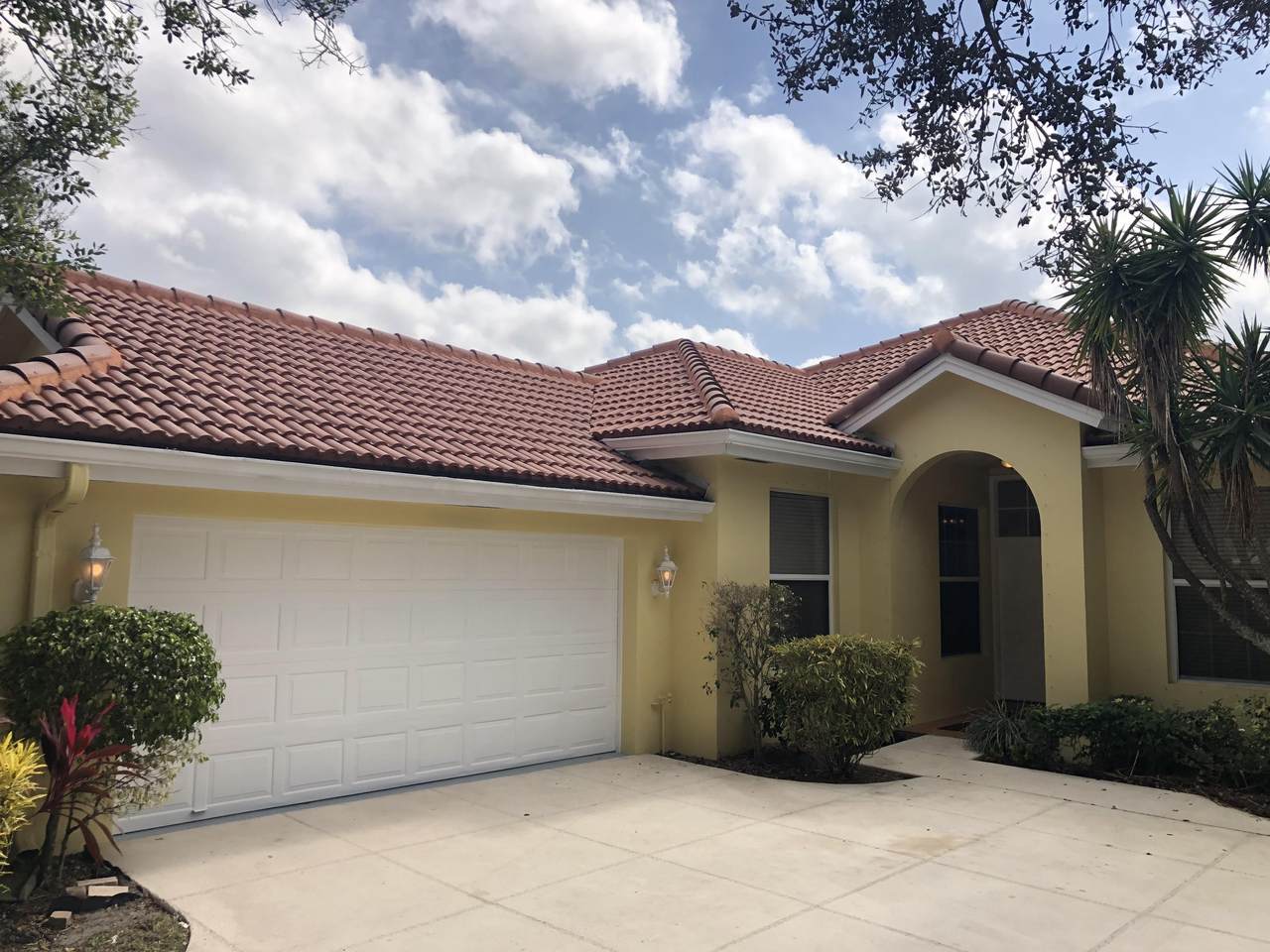 224 Sussex Circle - Photo 1