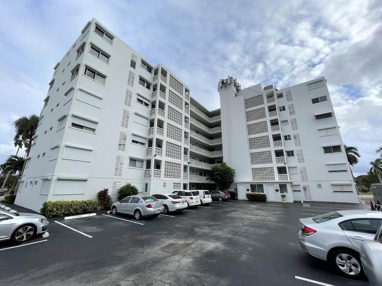 1 Golfview Road - Photo 1