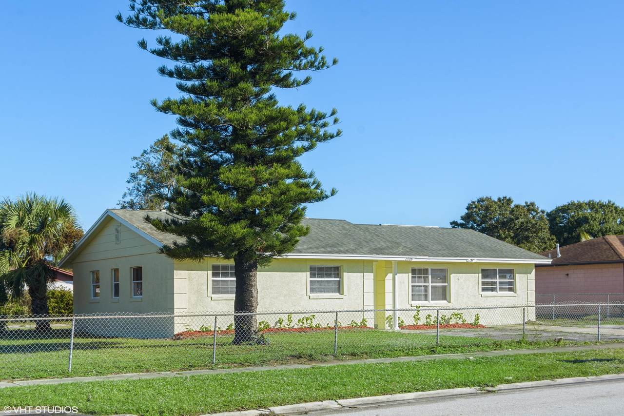2908 Kingsley Drive - Photo 1
