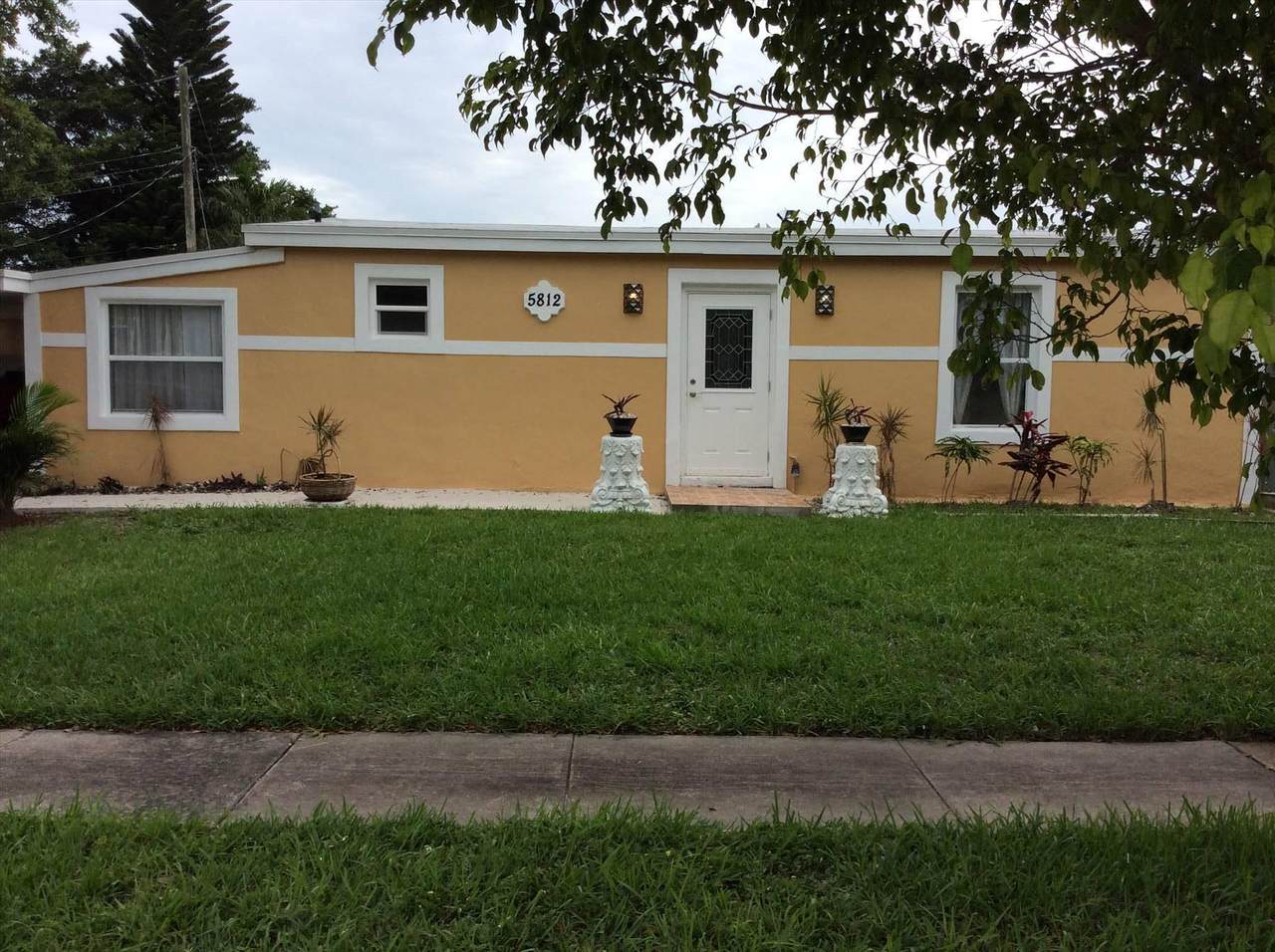 5812 18 Court - Photo 1
