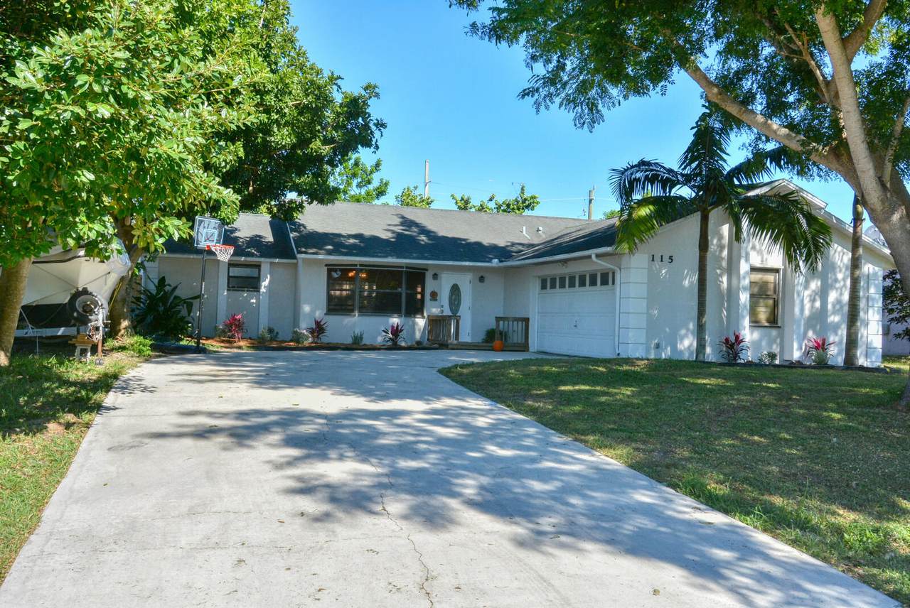 115 Essex Drive - Photo 1