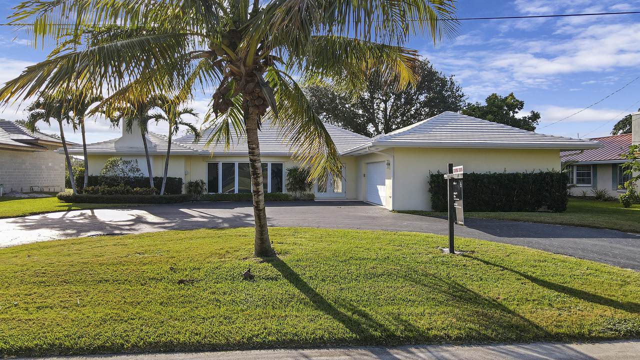 237 Fairway W. - Photo 1