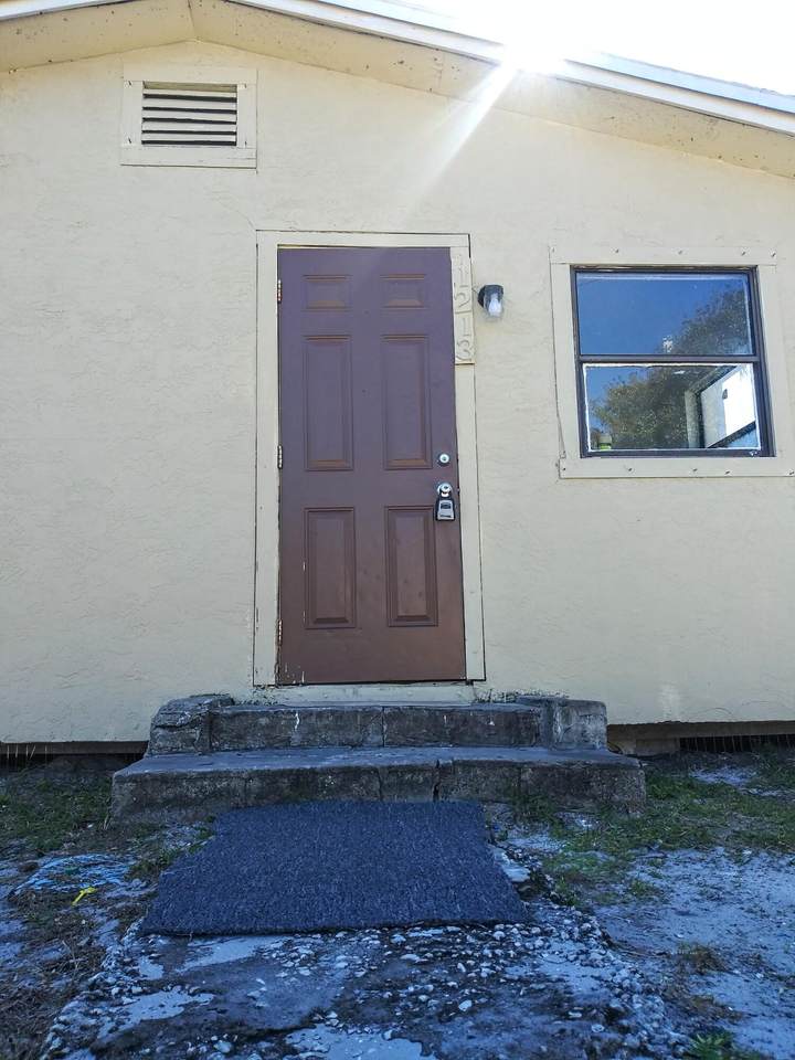 1213 Ave I - Photo 1