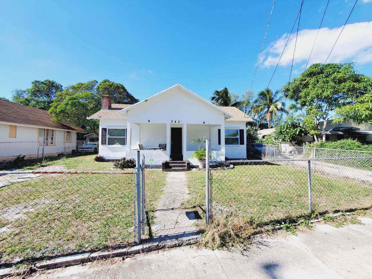 3421 Pinewood Avenue - Photo 1