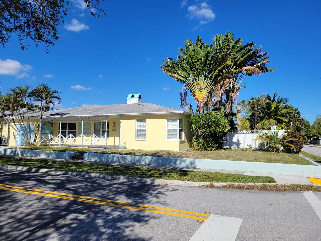 6115 Lake Avenue - Photo 1