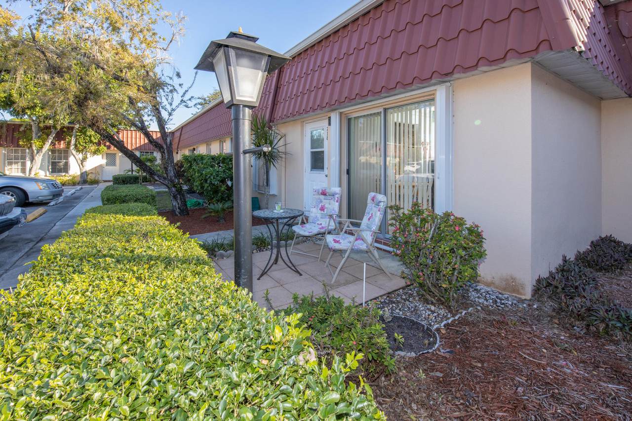 718 Nantucket Circle - Photo 1