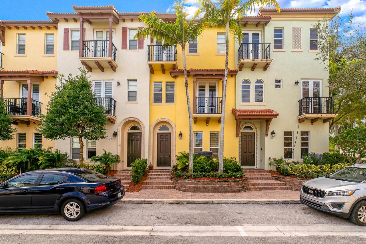 61 Via Floresta Drive - Photo 1