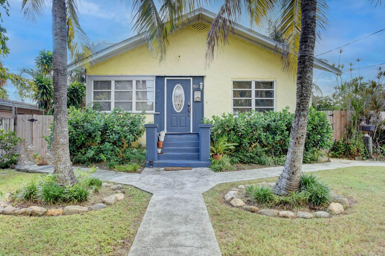 810 Nottingham Boulevard - Photo 1