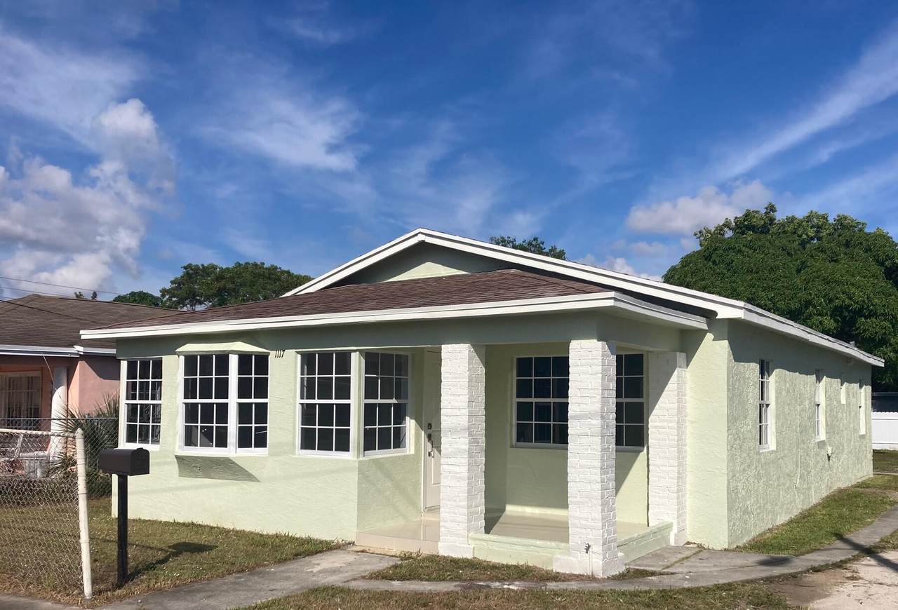 1117 8th Street - Photo 1