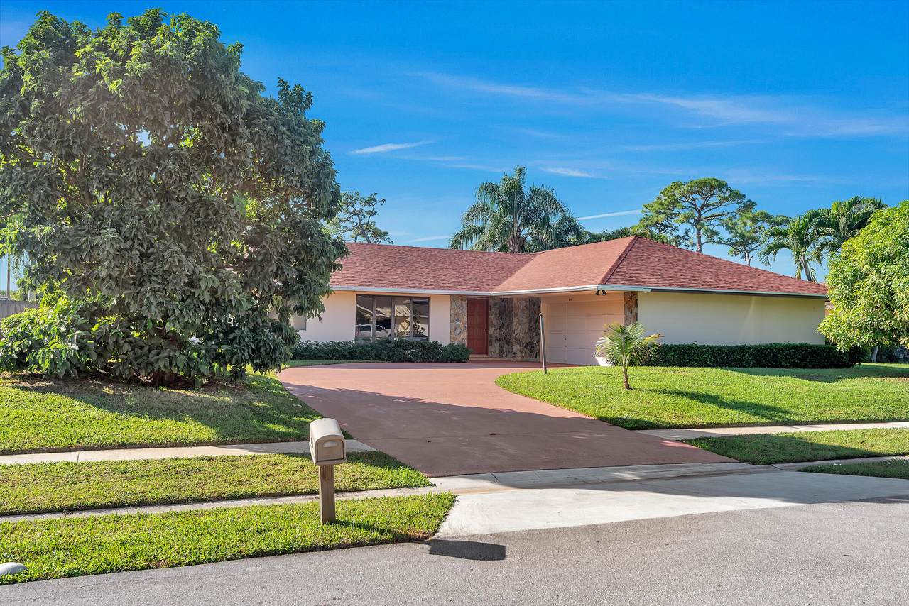 834 Briarwood Drive - Photo 1