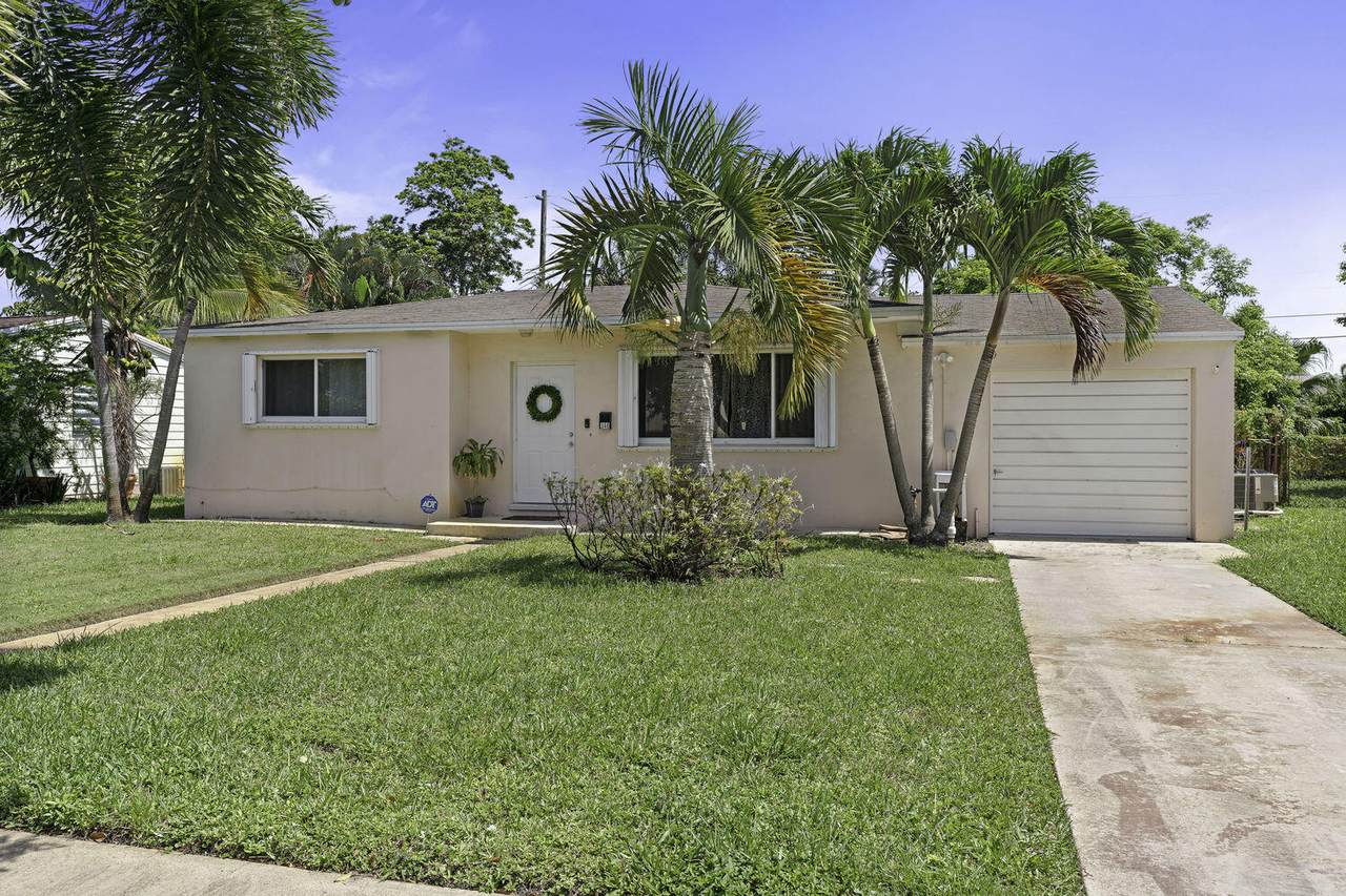 340 Summa Street - Photo 1