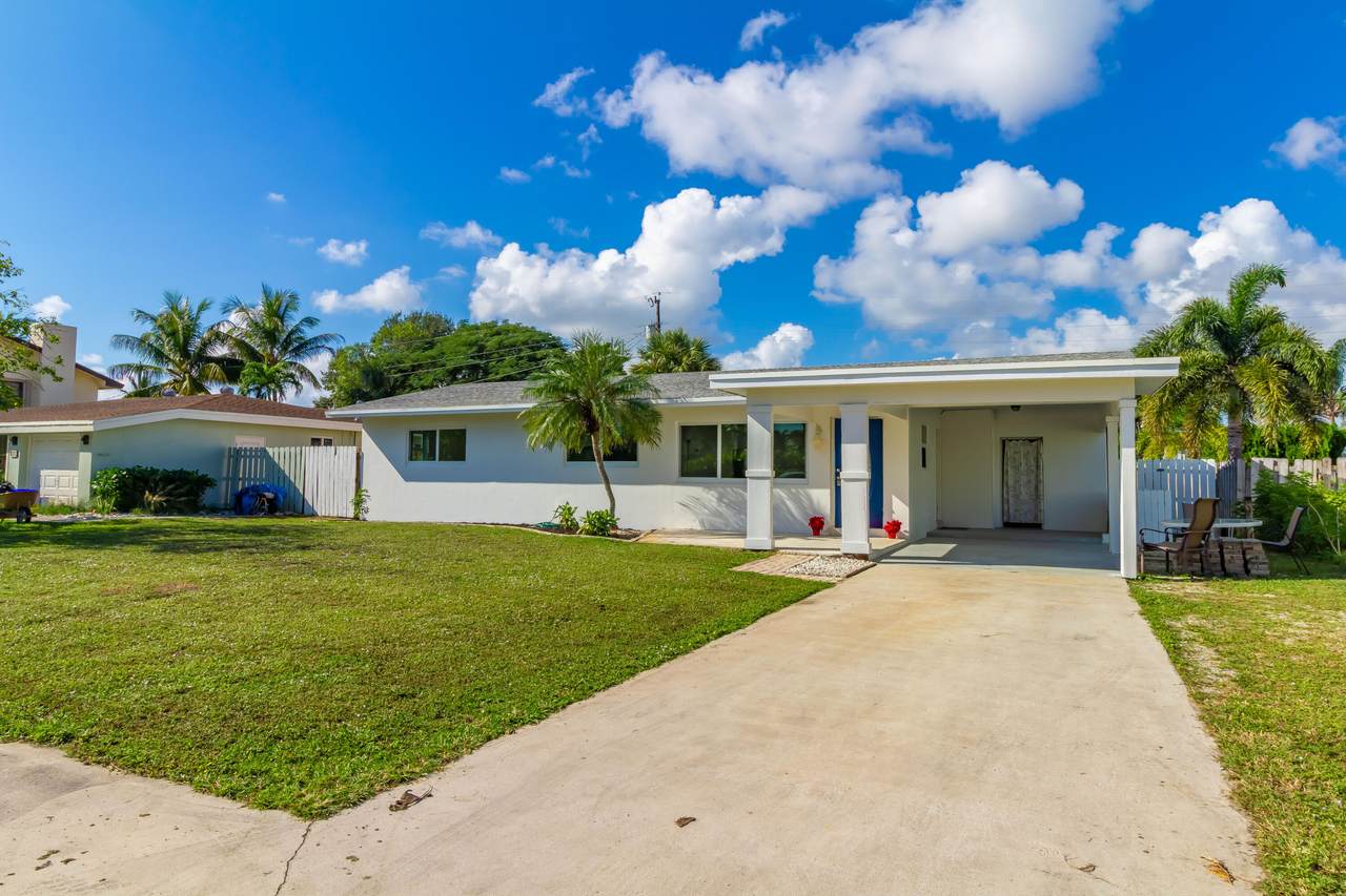 231 8th Terrace - Photo 1