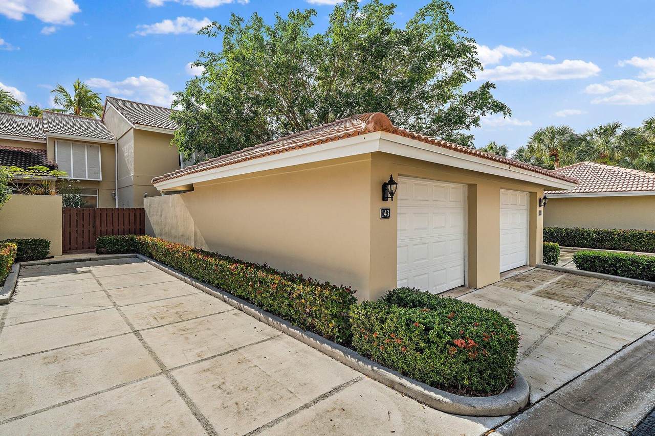 143 Old Meadow Way - Photo 1
