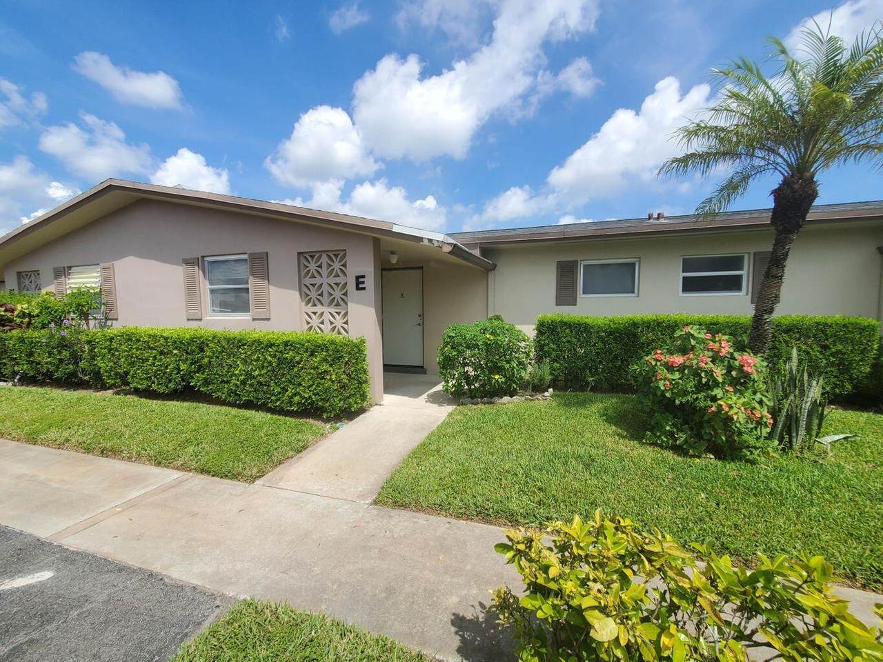 5243 Cresthaven Boulevard - Photo 1