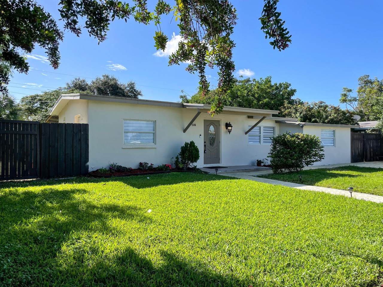 1546 53rd Court - Photo 1