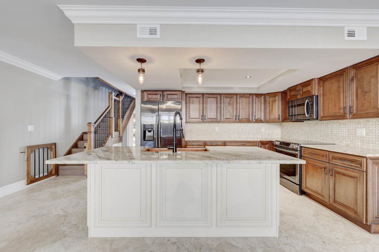 909 45th Street - Photo 1