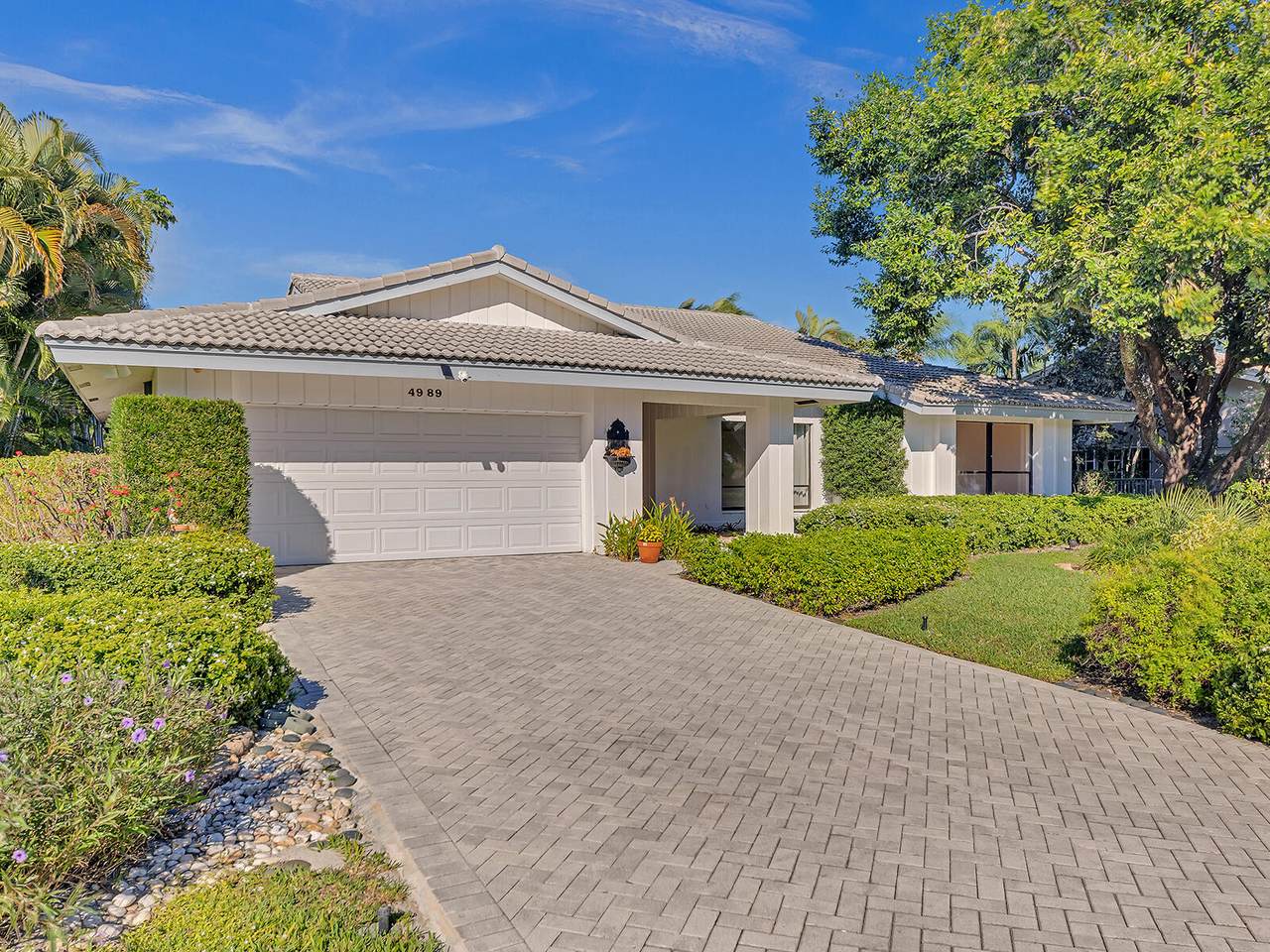 4989 Pineview Circle - Photo 1