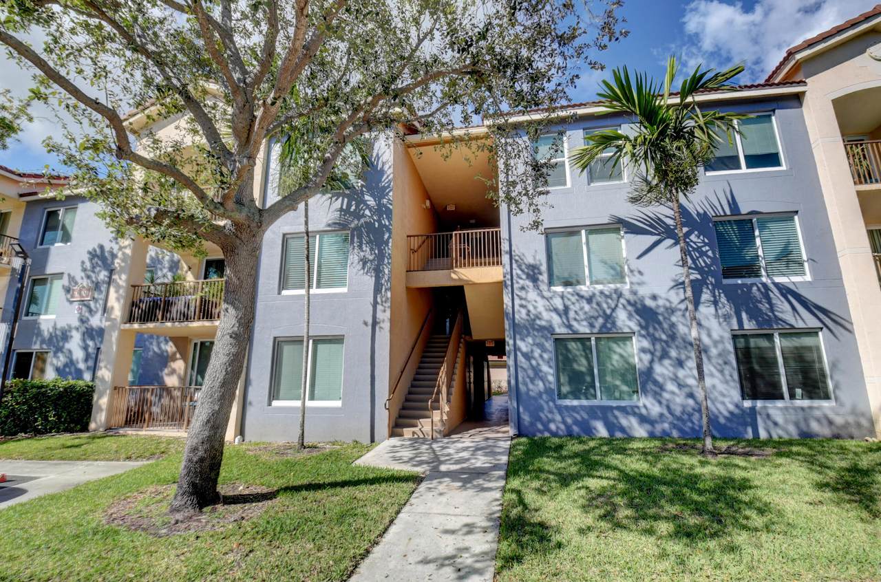 1112 Villa Circle - Photo 1