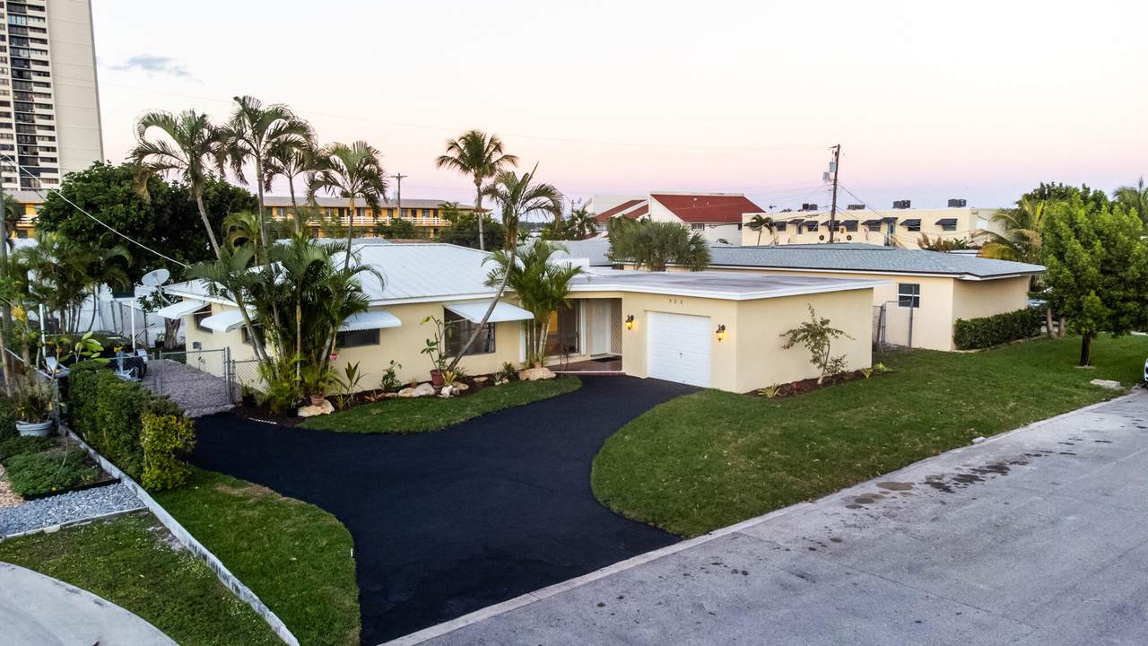 323 52 Street - Photo 1