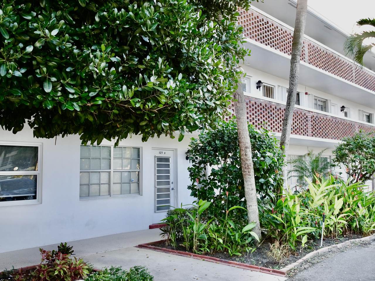 2050 39 Street - Photo 1