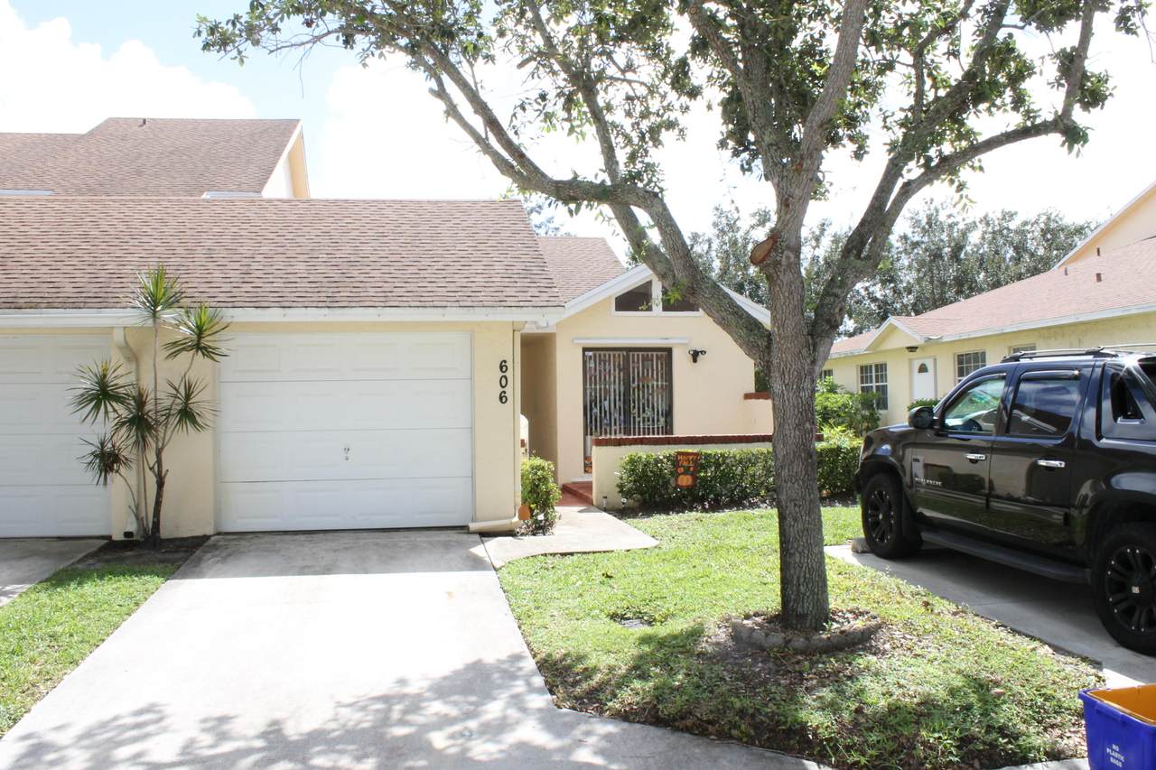 606 Maplewood Drive - Photo 1