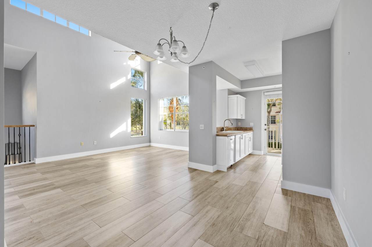 1116 University Boulevard - Photo 1