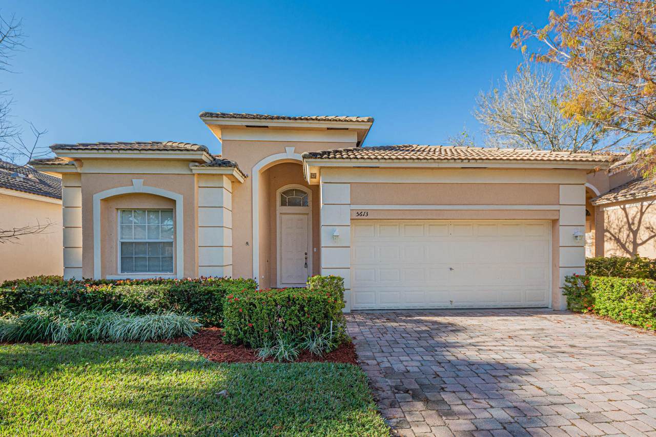 5613 Sun Pointe Drive - Photo 1