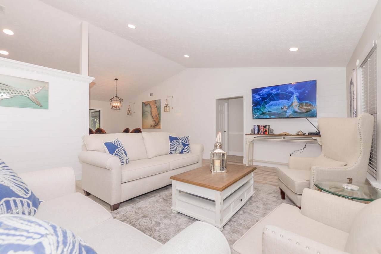 2411 Pinecrest Lakes Boulevard - Photo 1