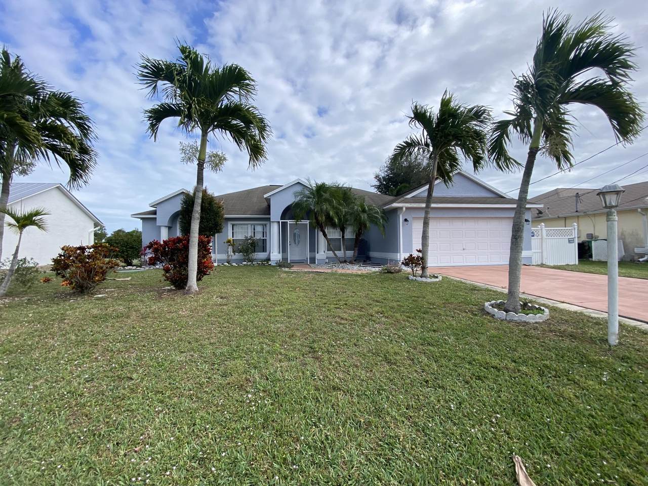 1937 South Buttonwood Drive - Photo 1