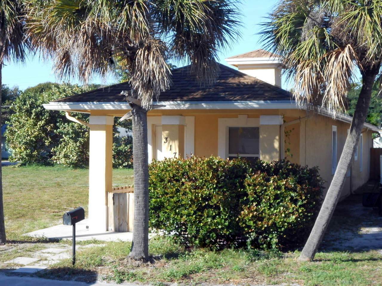 317 E Street - Photo 1
