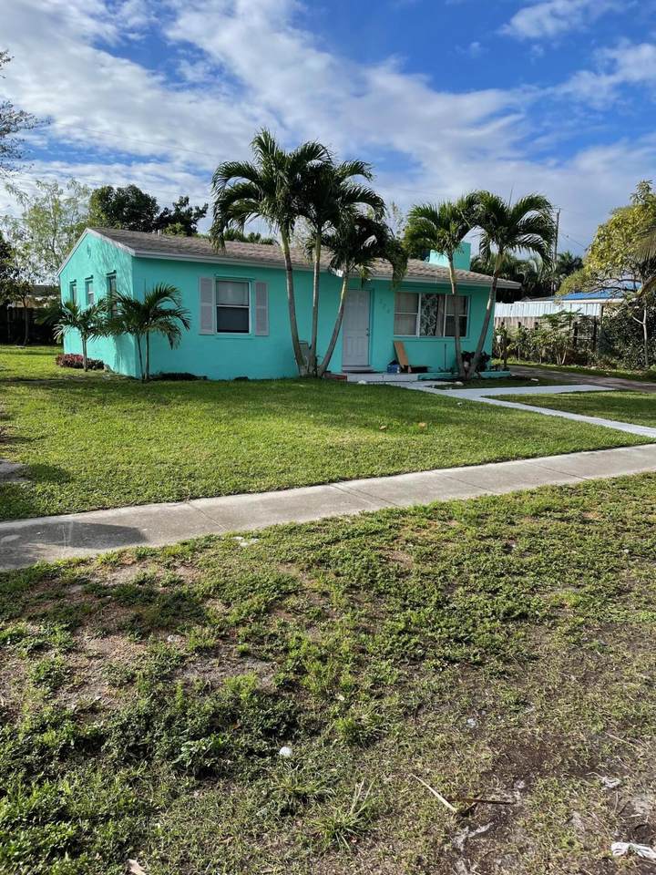824 Cherry Road - Photo 1