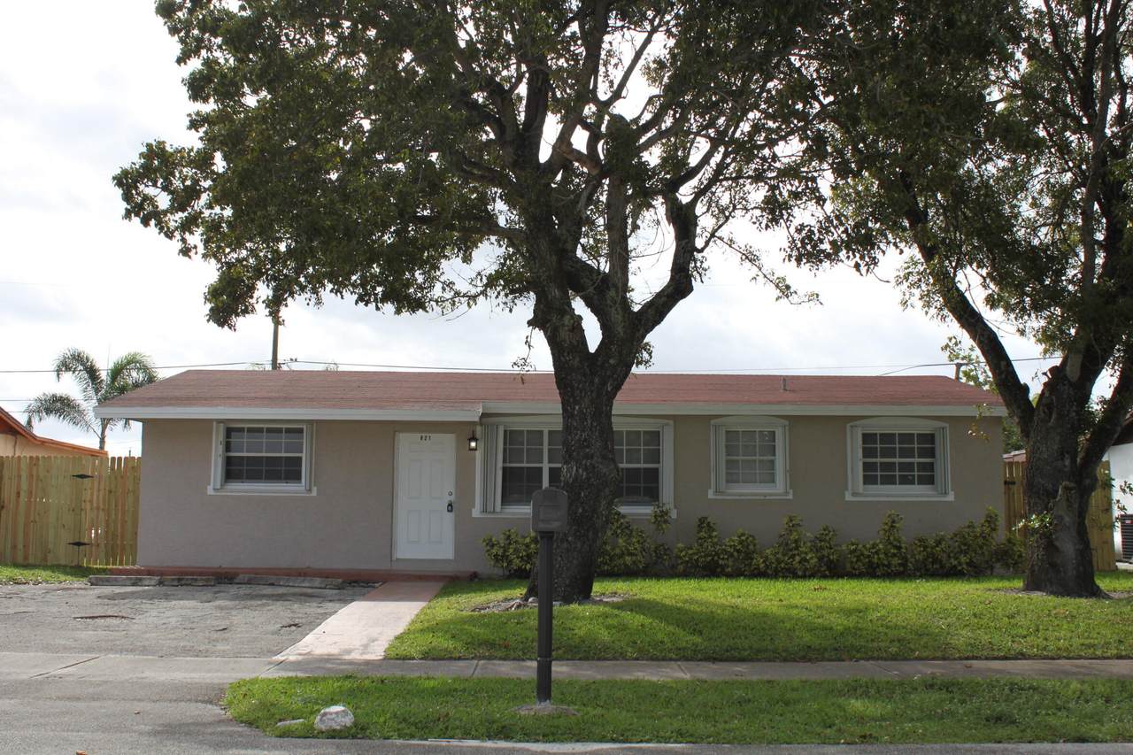 821 52nd Court - Photo 1