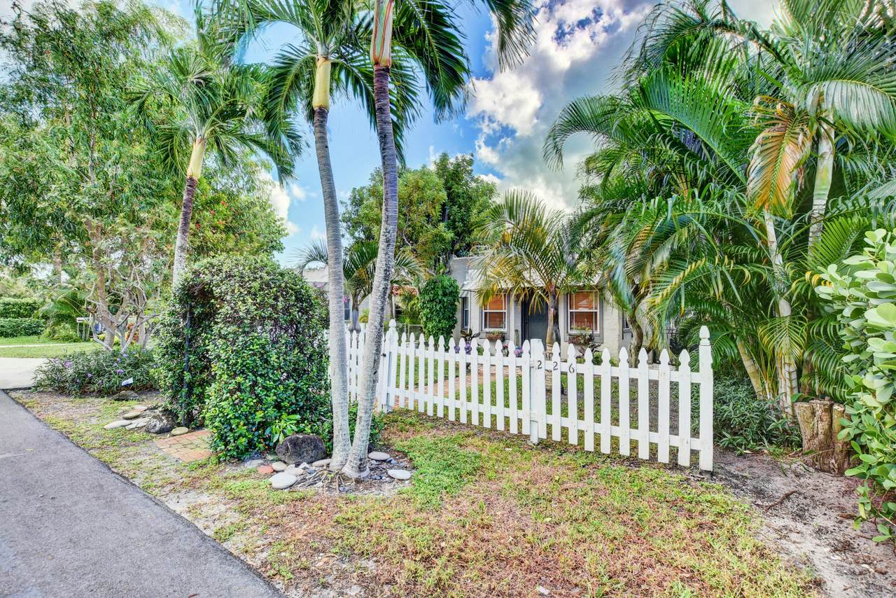 226 10th Street - Photo 1