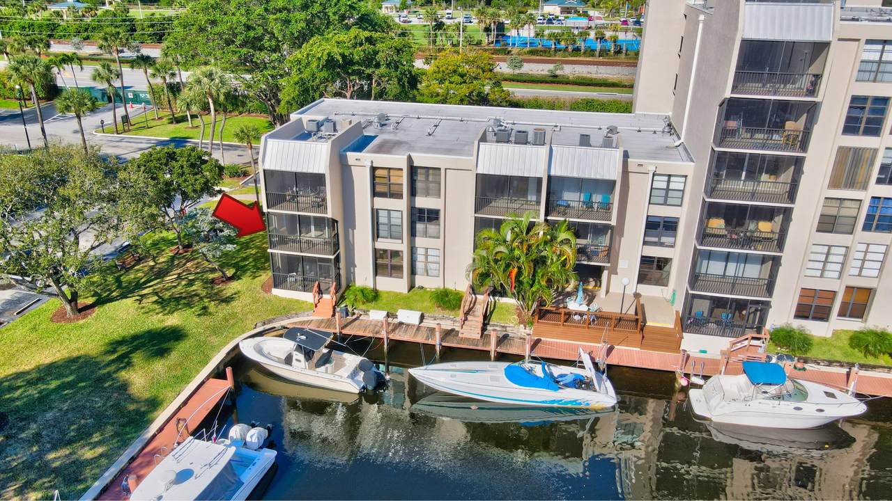 4 Royal Palm Way - Photo 1