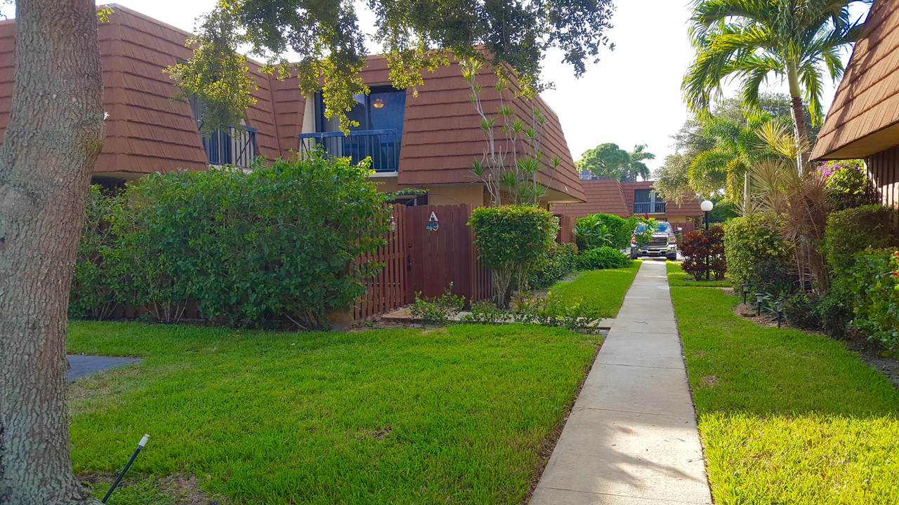 825 Center Street - Photo 1