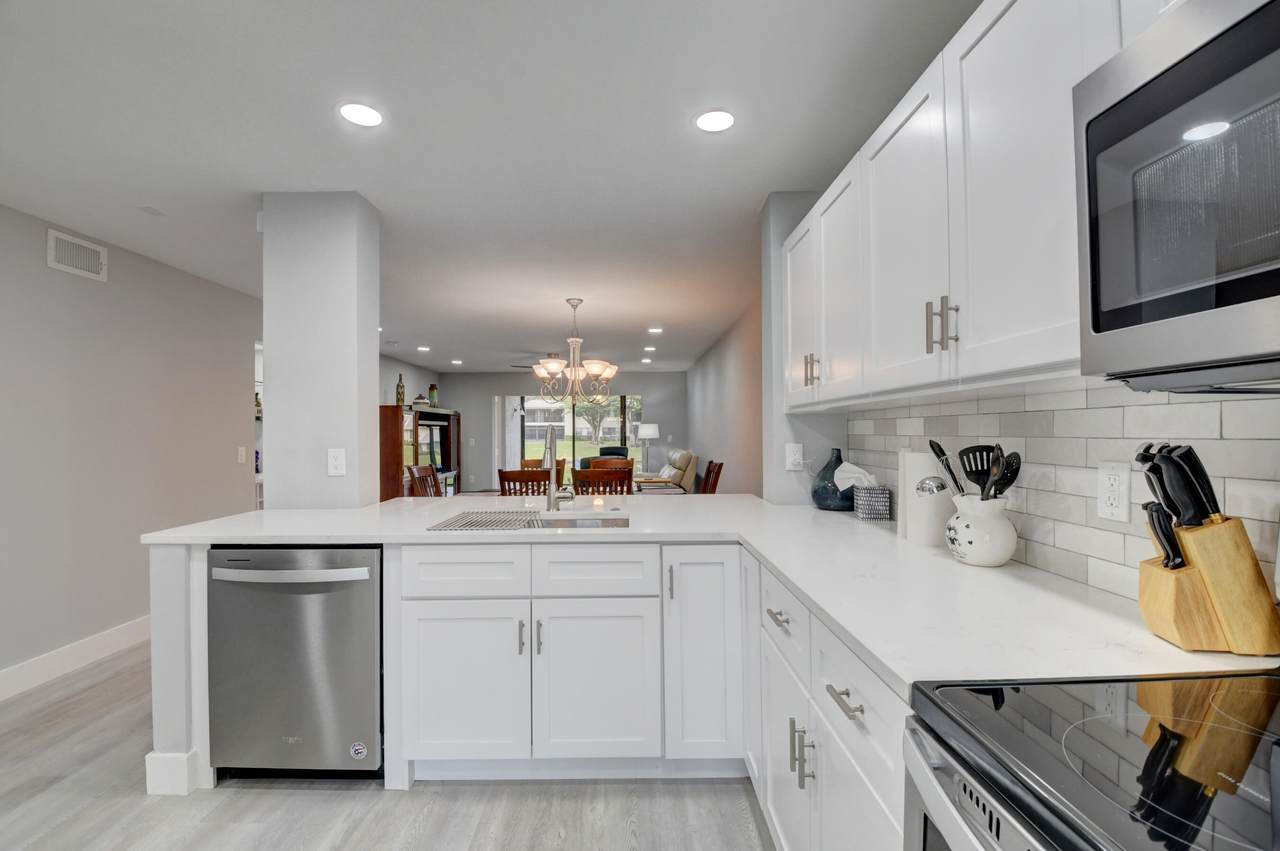 41 Stratford Lane - Photo 1