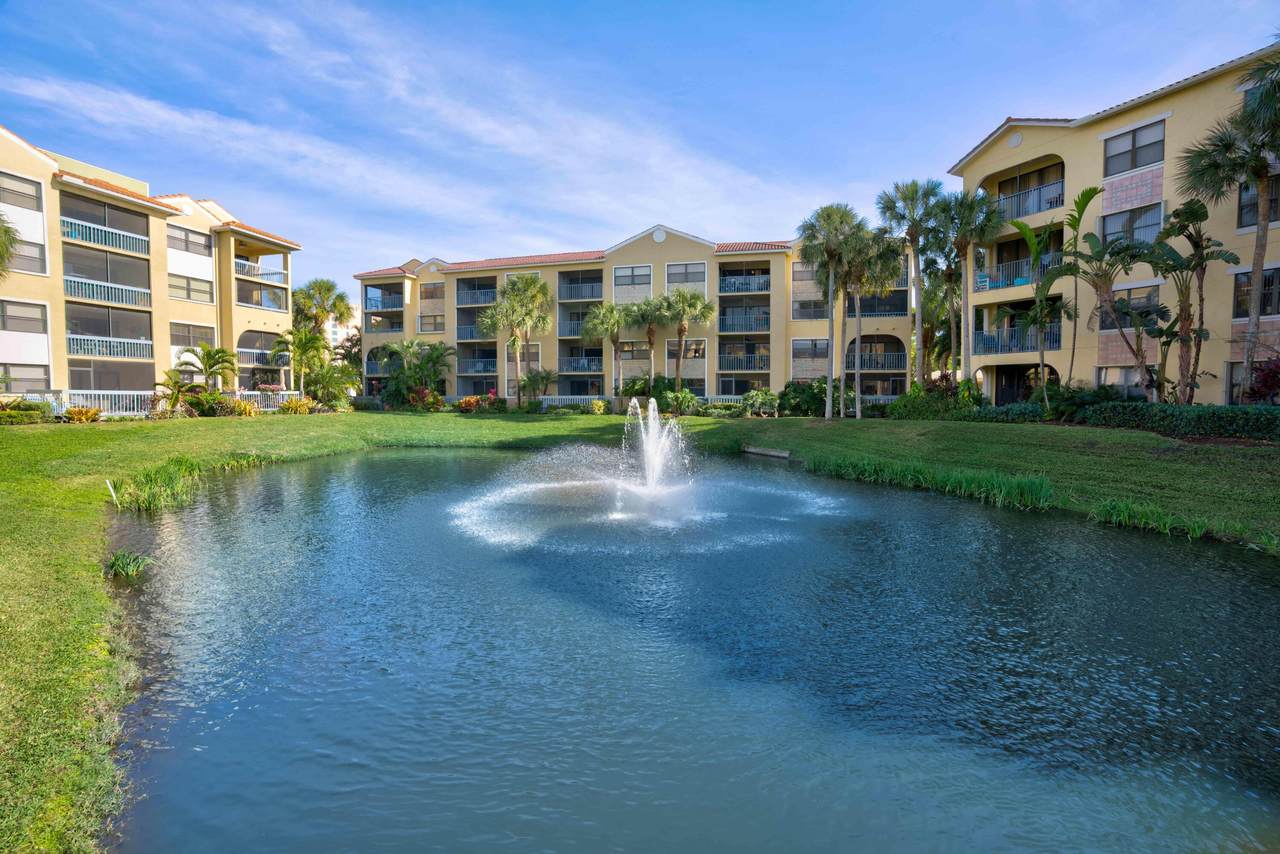 200 Uno Lago Drive - Photo 1