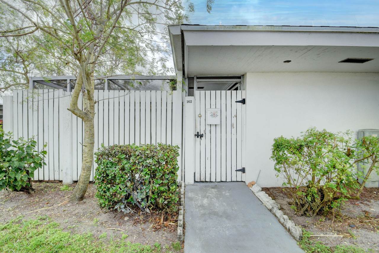 162 West Court - Photo 1