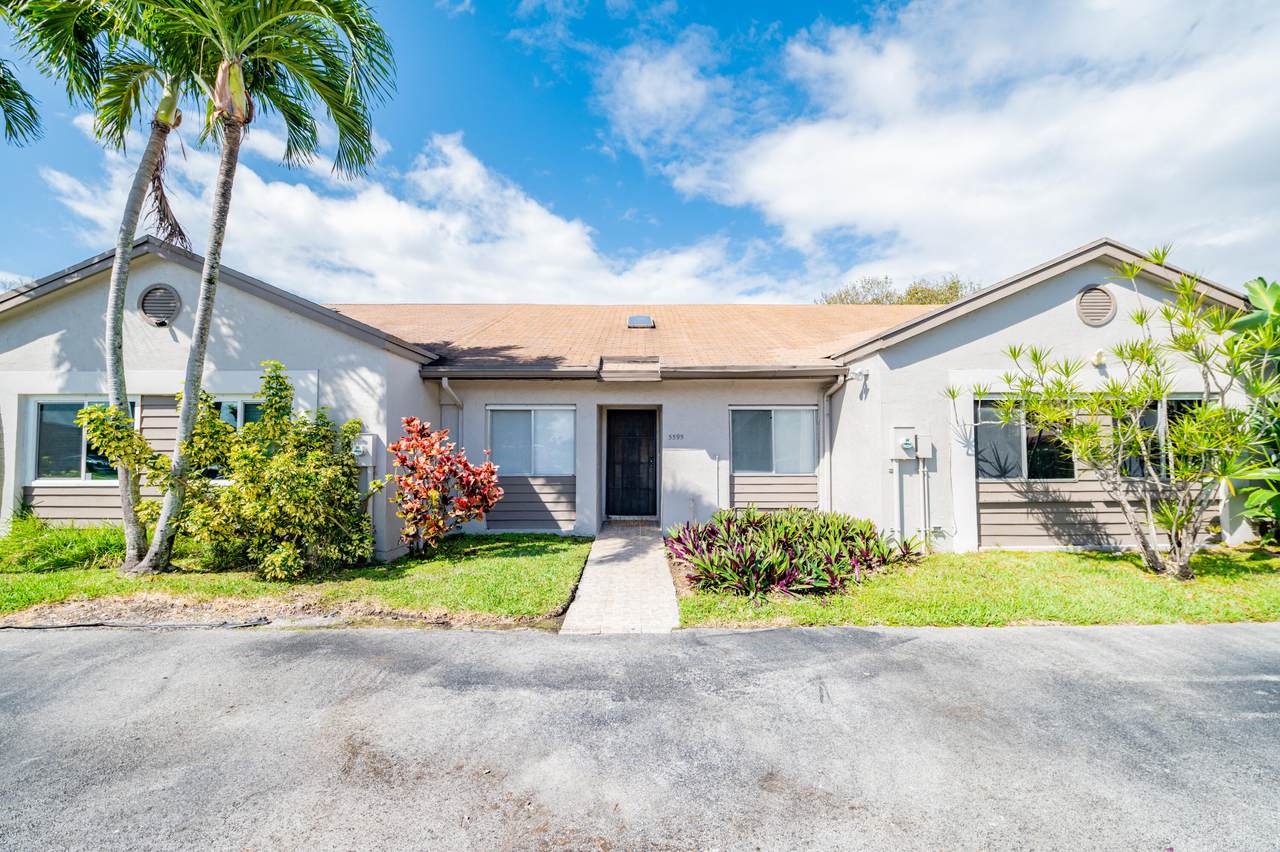 5595 Park Road - Photo 1