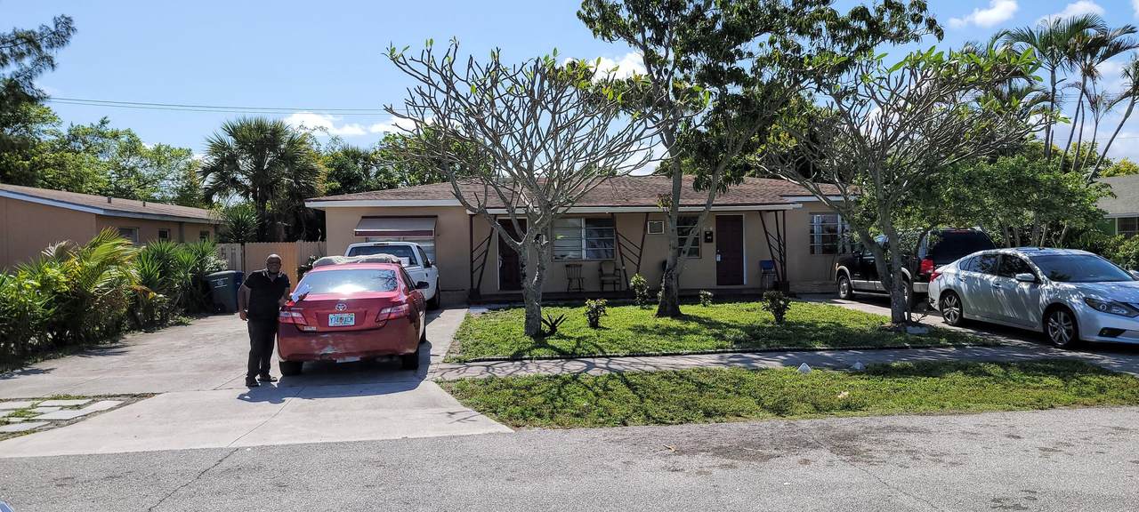 622 Bayberry Drive - Photo 1