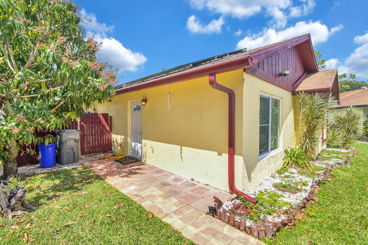 5469 Bonky Court - Photo 1