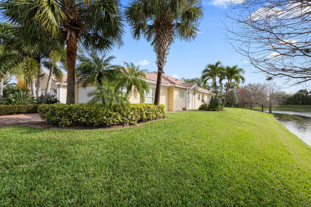11239 Pembroke Drive - Photo 1