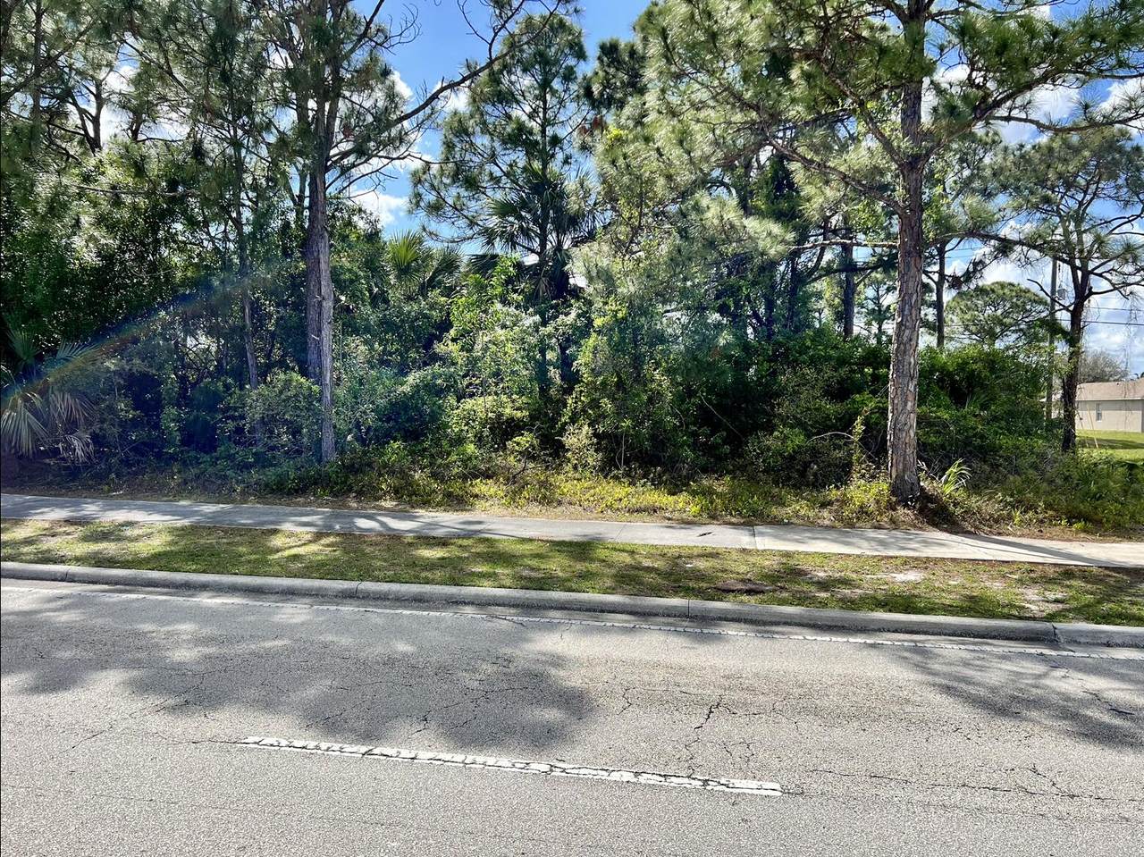 418 Airoso Boulevard - Photo 1